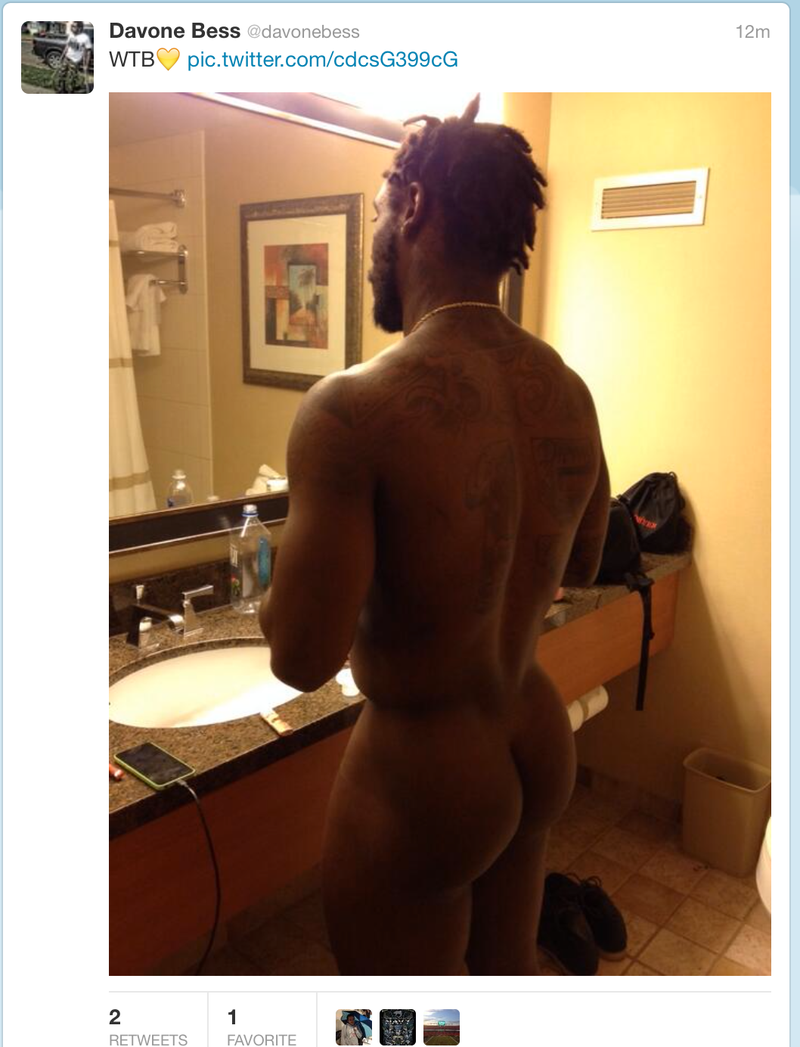 Illustration for article titled Davone Bess Tweets Picture Of Himself Completely Naked